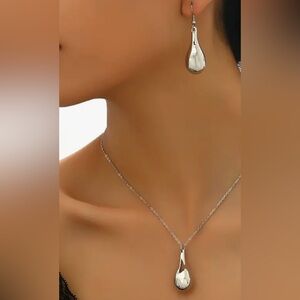Silver style teardrop necklace earrings set